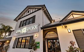 Palm And Pawn Motor Inn